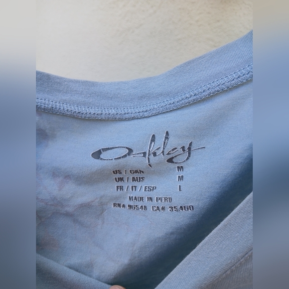 Oakley Medium Stretchy Floral Blue Tshirt with a Stain GUC - Picture 3 of 5
